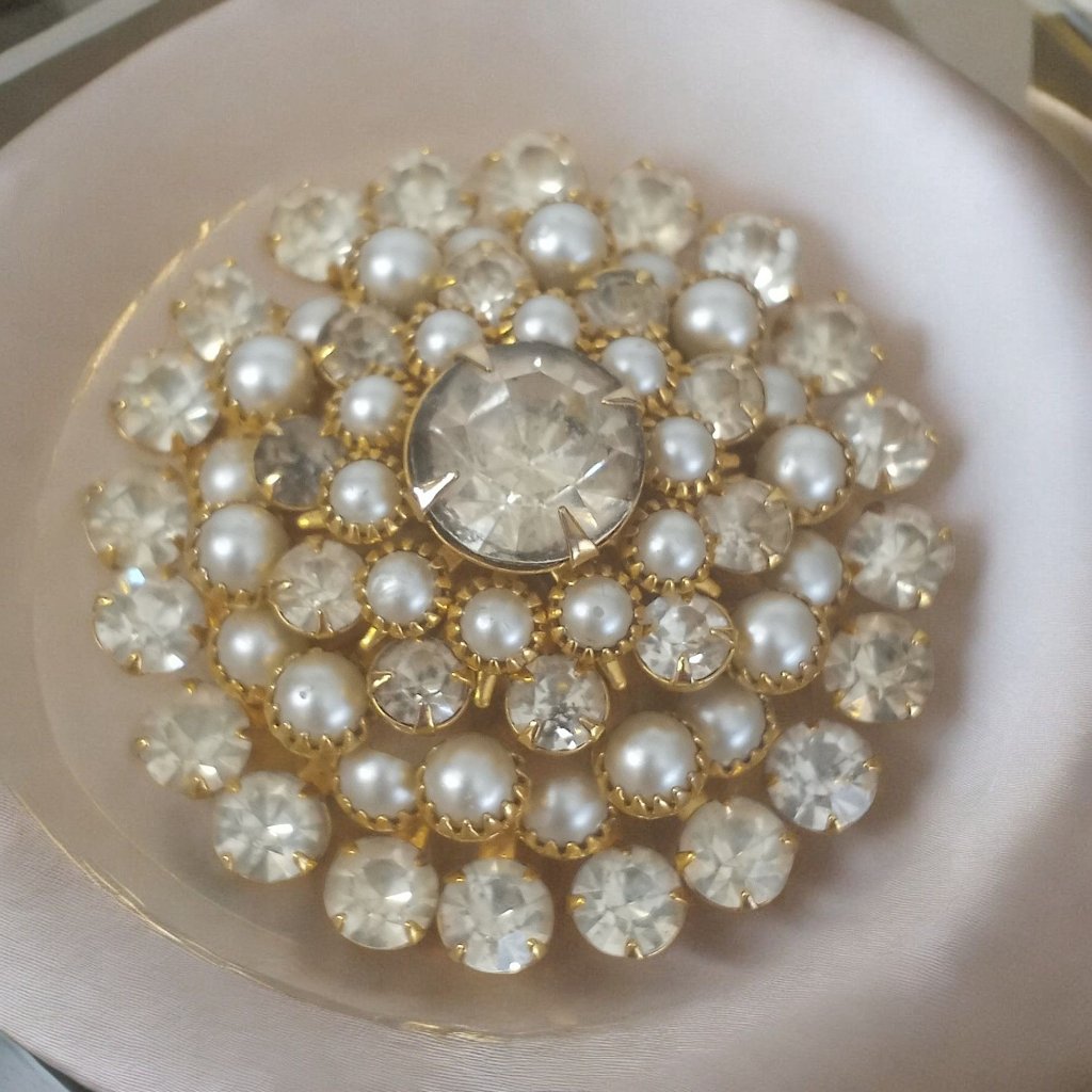 Vintage 1960s Judy Lee Signed Brooch 57$